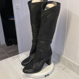 Size 9 Black Leather Vince Camino Boot